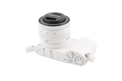 Samsung NX1000 + 20-50mm f3.5-5.6 II ED i-Function + SEF8A Flash