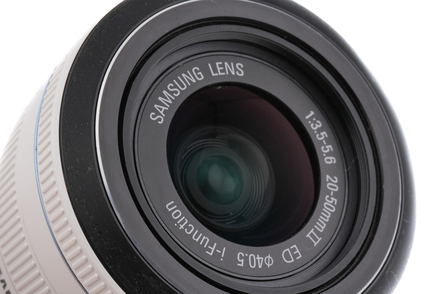 Samsung NX1000 + 20-50mm f3.5-5.6 II ED i-Function + SEF8A Flash