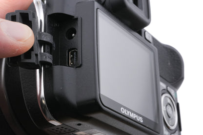 Olympus SP-560UZ