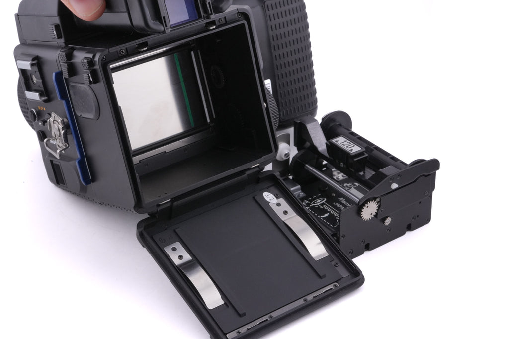 Mamiya M645 Super + 80mm f2.8 Sekor C + AE Prism Finder N + 120/220 Roll Film Holder N + Power Drive N (Y01670)