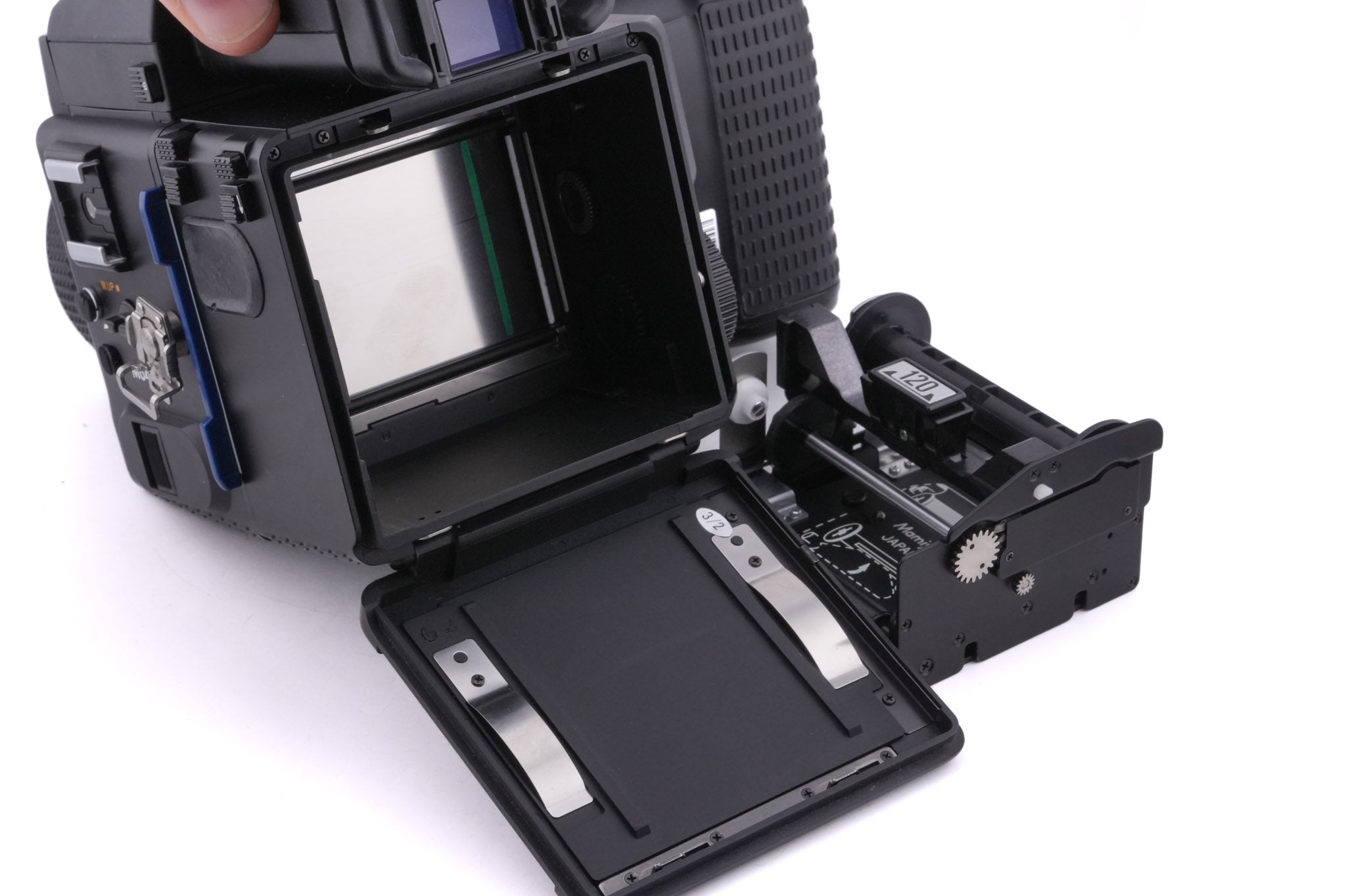 Mamiya M645 Super + 80mm f2.8 Sekor C + AE Prism Finder N + 120/220 Roll Film Holder N + Power Drive N (Y01670)