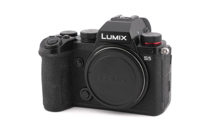 Panasonic Lumix DC-S5