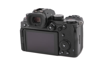 Panasonic Lumix DC-S5