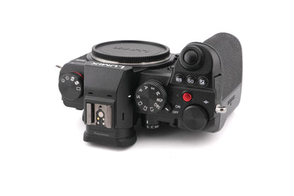 Panasonic Lumix DC-S5