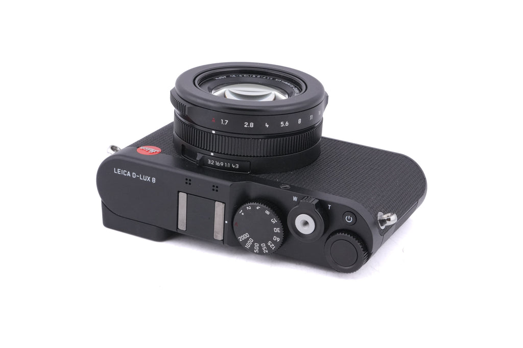 Leica D-Lux 8 + CF D Flash