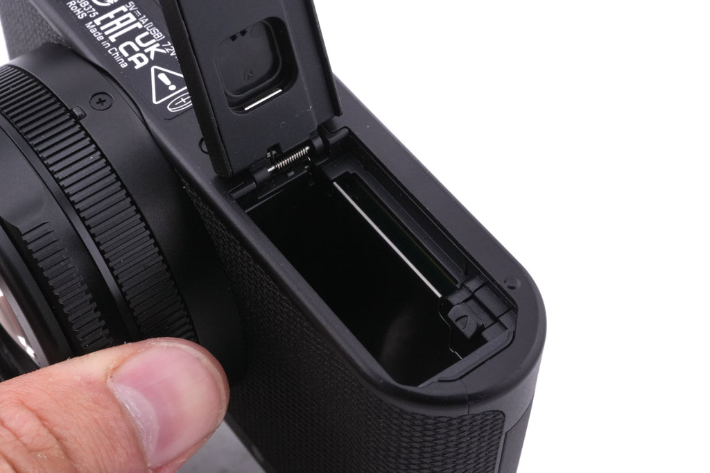 Leica D-Lux 8 + CF D Flash