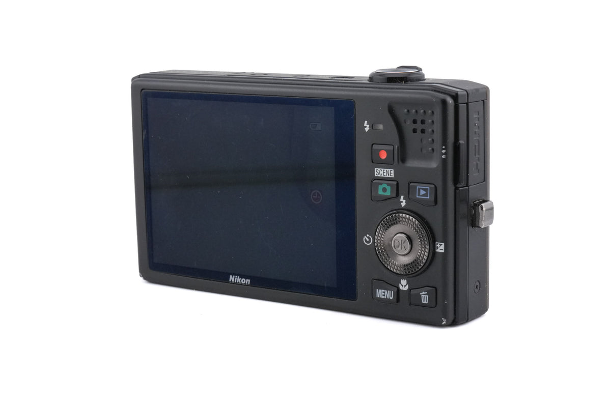 Nikon Coolpix S8000