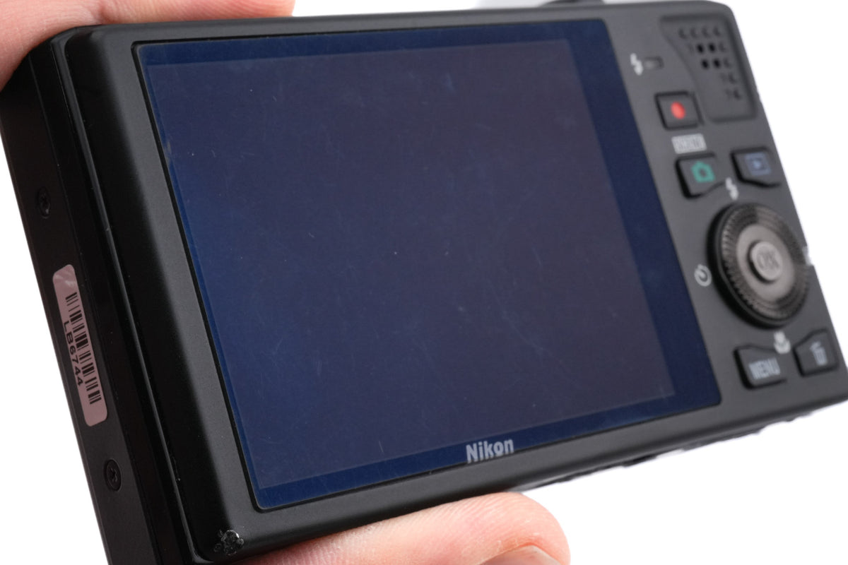 Nikon Coolpix S8000