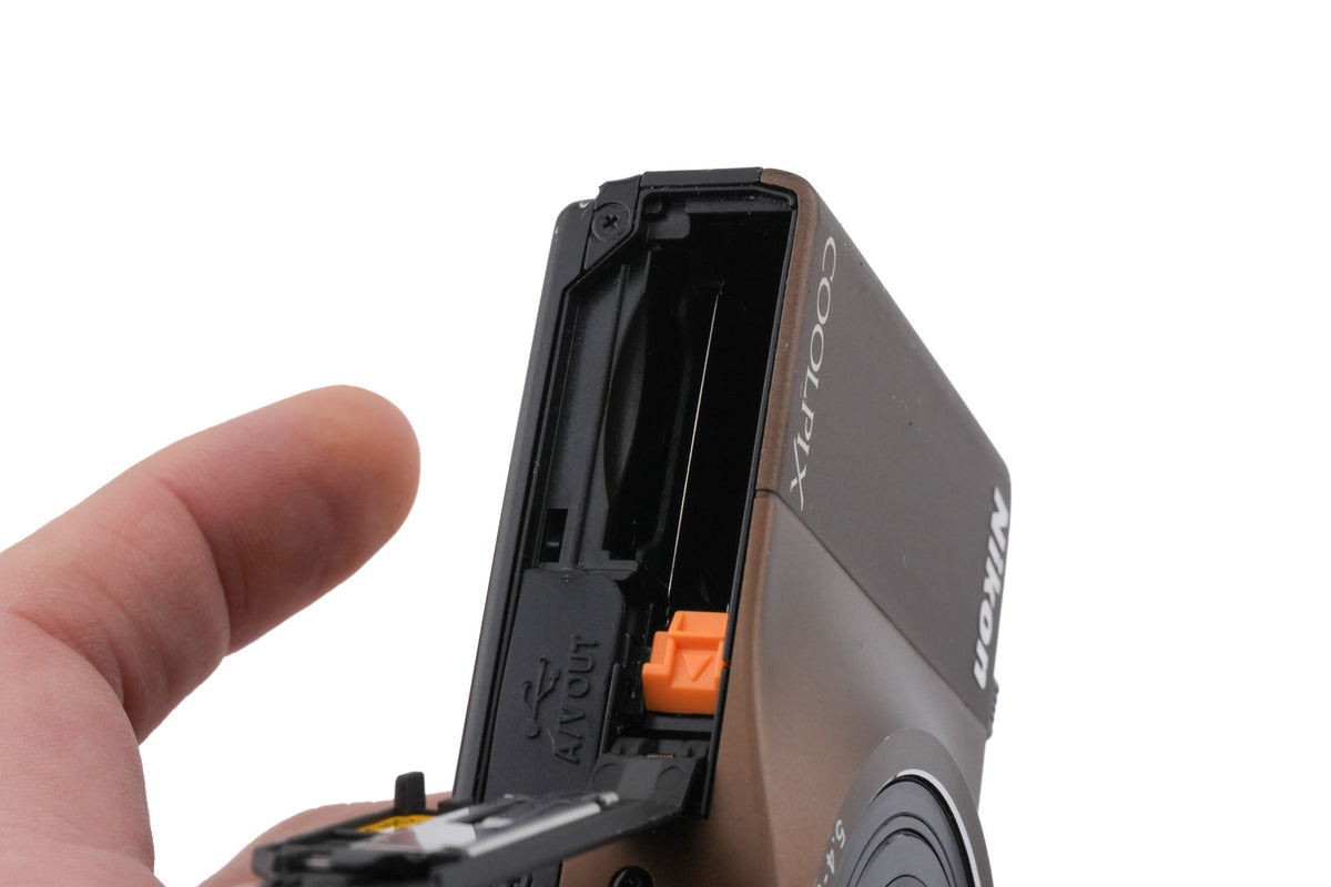 Nikon Coolpix S8000