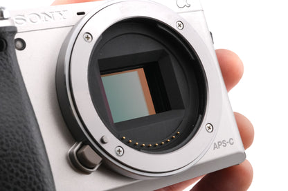 Sony A6000