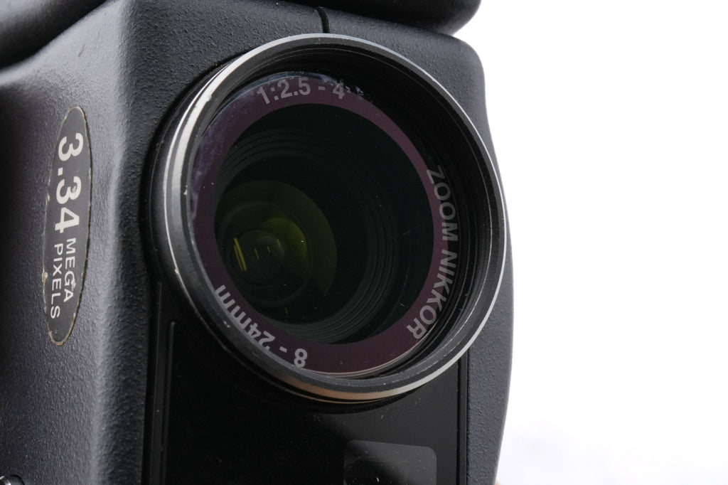 Nikon Coolpix 990