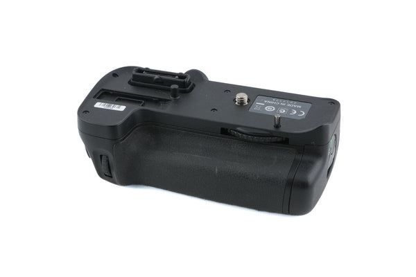 ★Nikon MB-D200 MULTI POWER BATTERY PACK Nikon MB-D200 Multi-Power Battery Pack | DSLR Camera