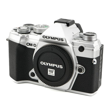 Olympus OM-D E-M5 Mark III + FL-LM3 Flash