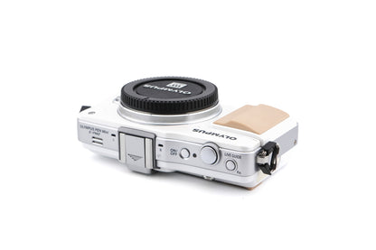 Olympus PEN E-PM2 + FL-LM1 Flash