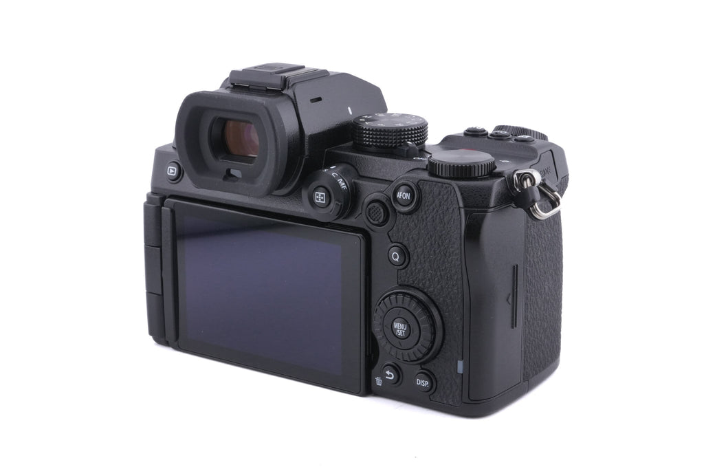 Panasonic Lumix DC-S5