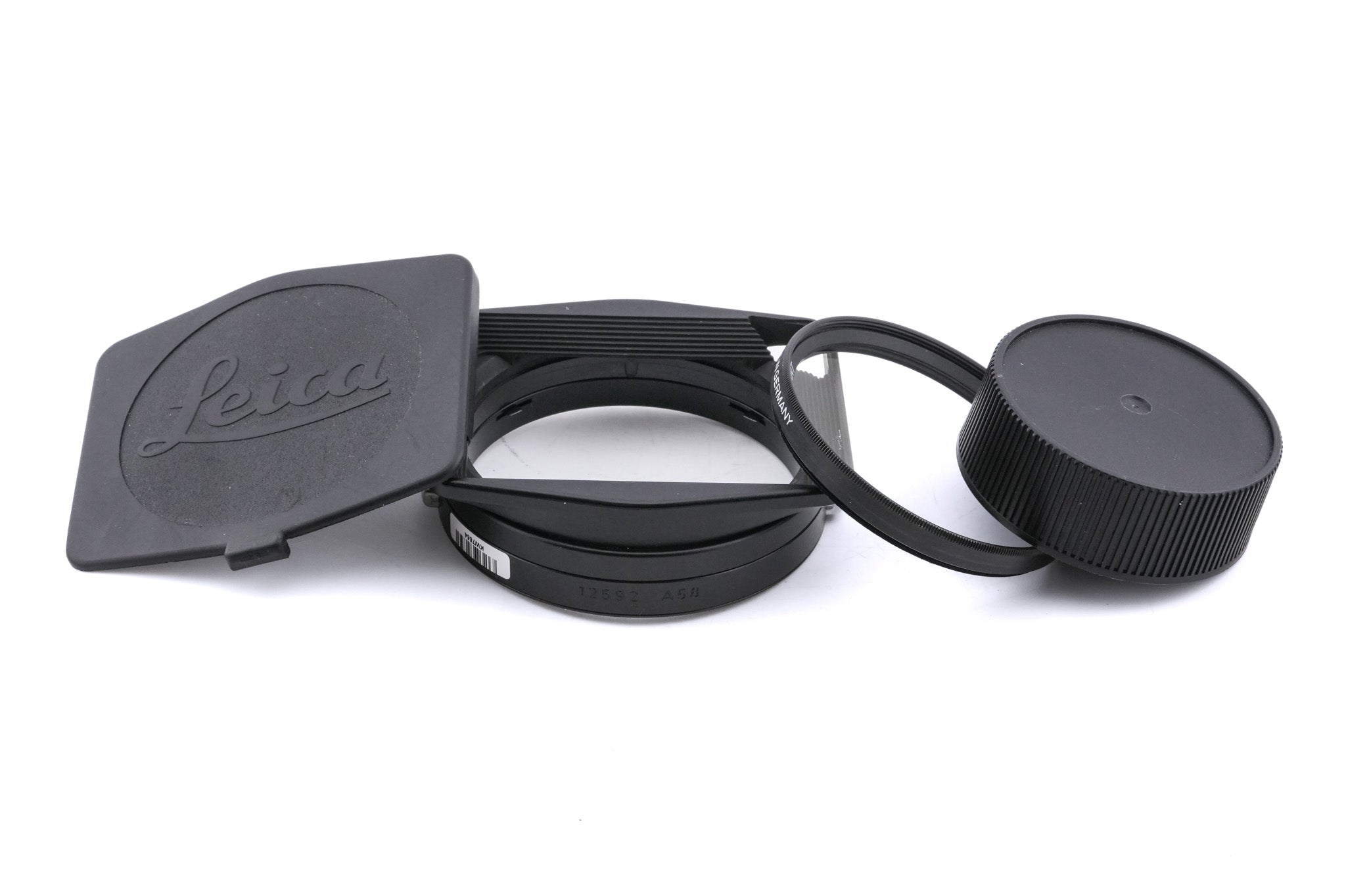 Leica 24mm f2.8 Elmarit-M ASPH. (Black, 11878) + Lens Hood (21mm f2.8 / 24mm f2.8 / 28-35-50mm f4) (12592)