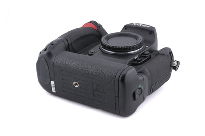 Nikon F6 + MB-40 Multi-Power Battery Pack