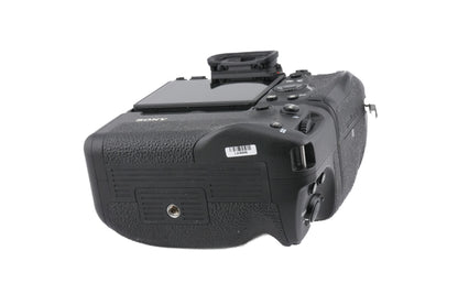 Sony A7R IV + VG-C4EM Vertical Grip