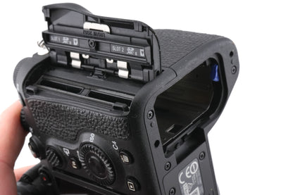 Sony A7R IV + VG-C4EM Vertical Grip