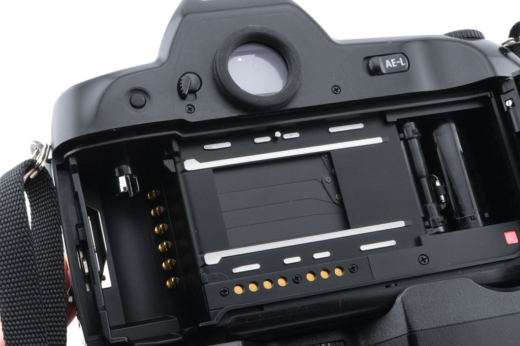 Nikon F90X + MB-10 Battery Pack