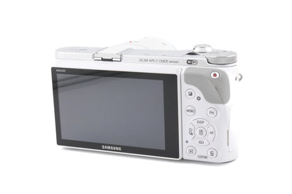 Samsung NX300 + 20-50mm f3.5-5.6 II ED i-Function + SEF8A Flash