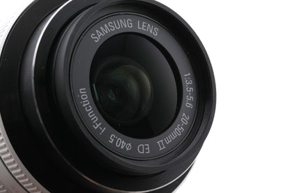 Samsung NX300 + 20-50mm f3.5-5.6 II ED i-Function + SEF8A Flash