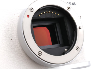 Samsung NX300 + 20-50mm f3.5-5.6 II ED i-Function + SEF8A Flash