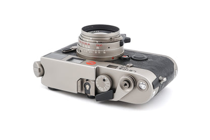 Leica M6 (Titanium, 10412) + 35mm f1.4 Summilux-M (Type 2) (Titanium, 11860)