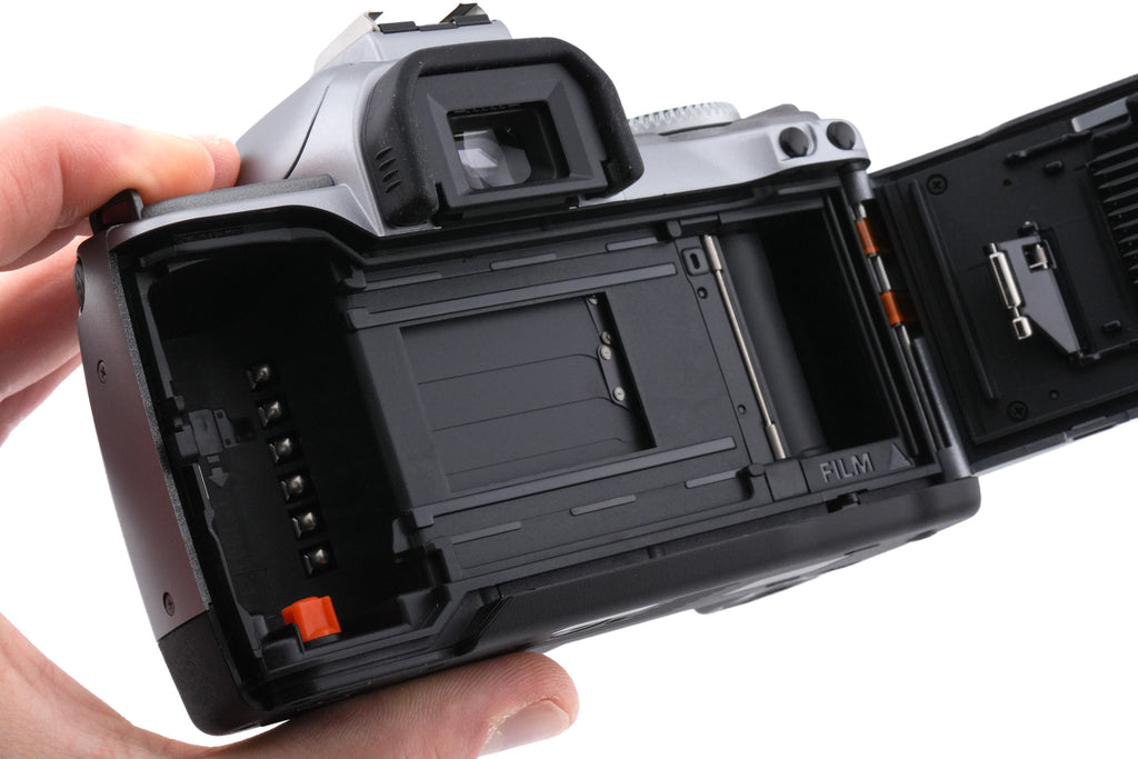 Canon EOS 300V + 28-80mm f3.5-5.6 II