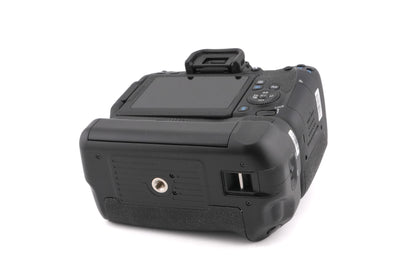 Canon EOS 77D + BG-1X Vertical Battery Grip