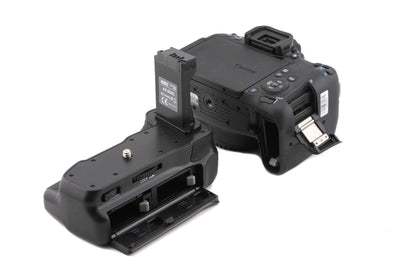 Canon EOS 77D + BG-1X Vertical Battery Grip