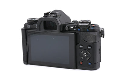 Olympus OM-D E-M5 Mark II + FL-LM3 Flash