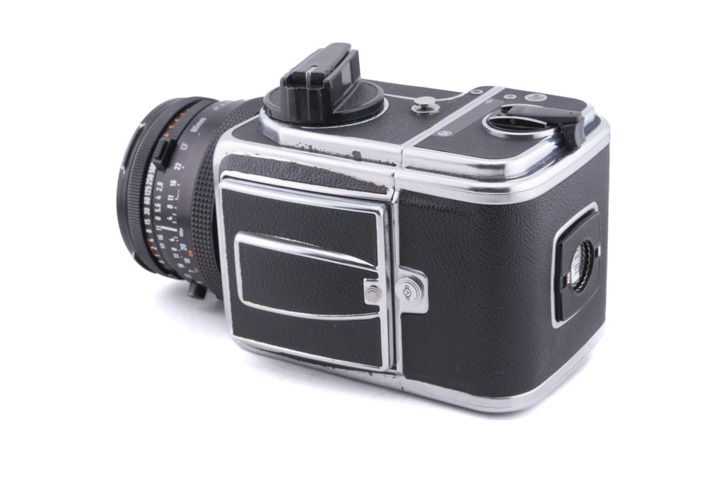Hasselblad 500C/M (Silver, 10026) + 80mm f2.8 Planar T* CF (20029) + A12 Film Magazine (Silver, 30074) + Waist Level Finder (Old / Silver, 42021) + Standard Focusing Screen (42161)