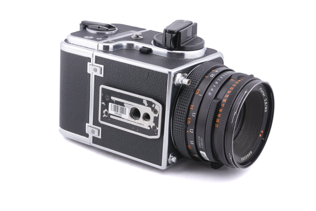 Hasselblad 500C/M (Silver, 10026) + 80mm f2.8 Planar T* CF (20029) + A12 Film Magazine (Silver, 30074) + Waist Level Finder (Old / Silver, 42021) + Standard Focusing Screen (42161)