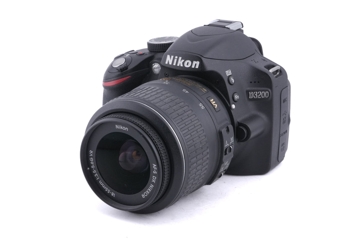 Nikon D3200 + 18-55mm f3.5-5.6 AF-S Nikkor G VR