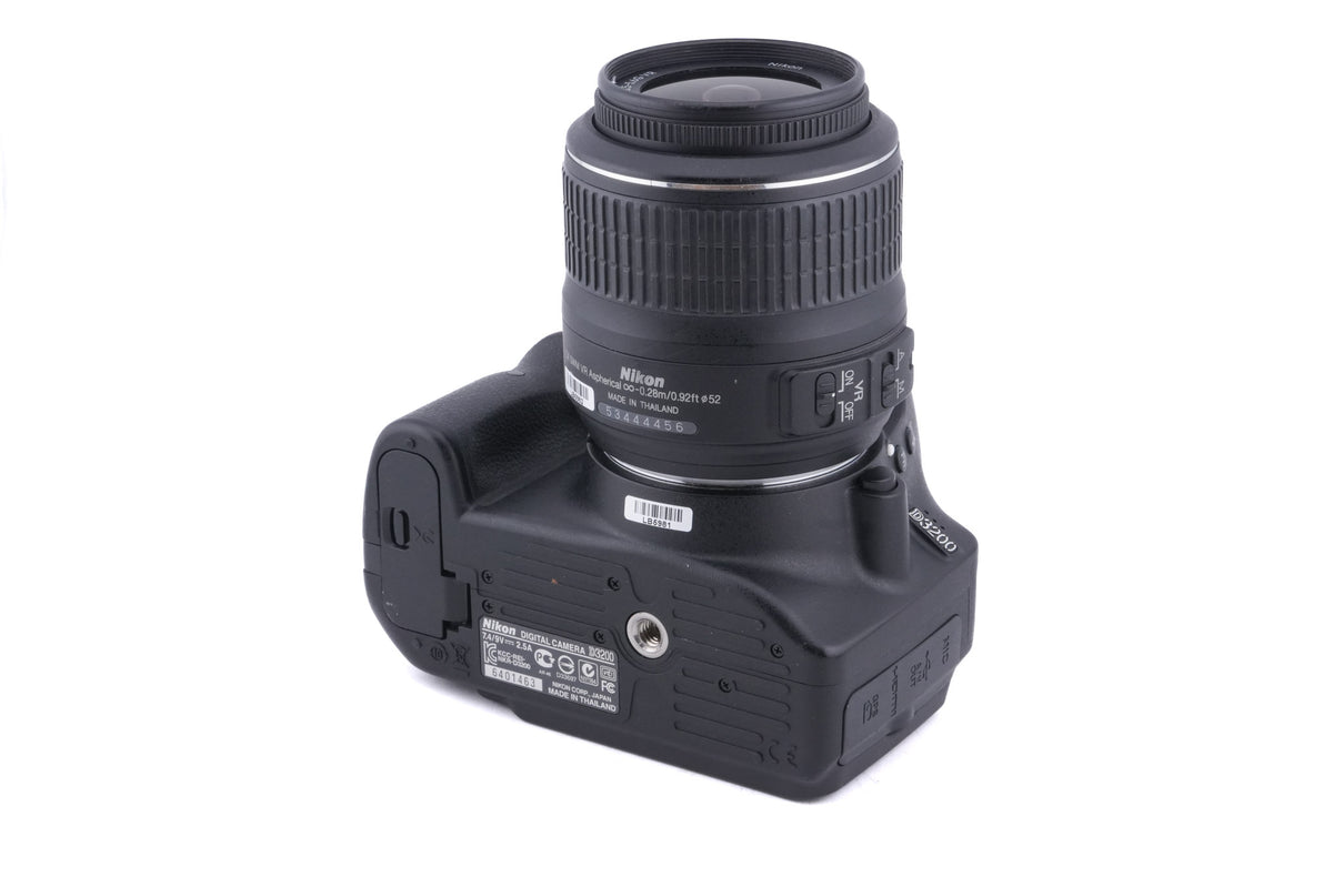 Nikon D3200 + 18-55mm f3.5-5.6 AF-S Nikkor G VR