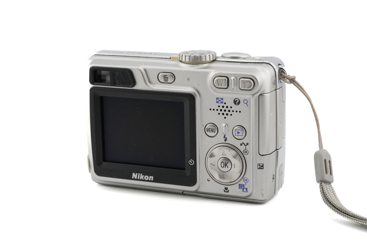 Nikon Coolpix 5900