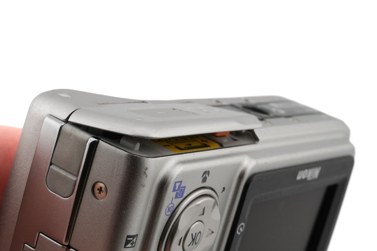 Nikon Coolpix 5900