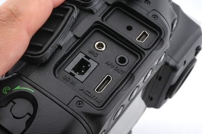 Nikon D3S + MH-22 Quick Charger