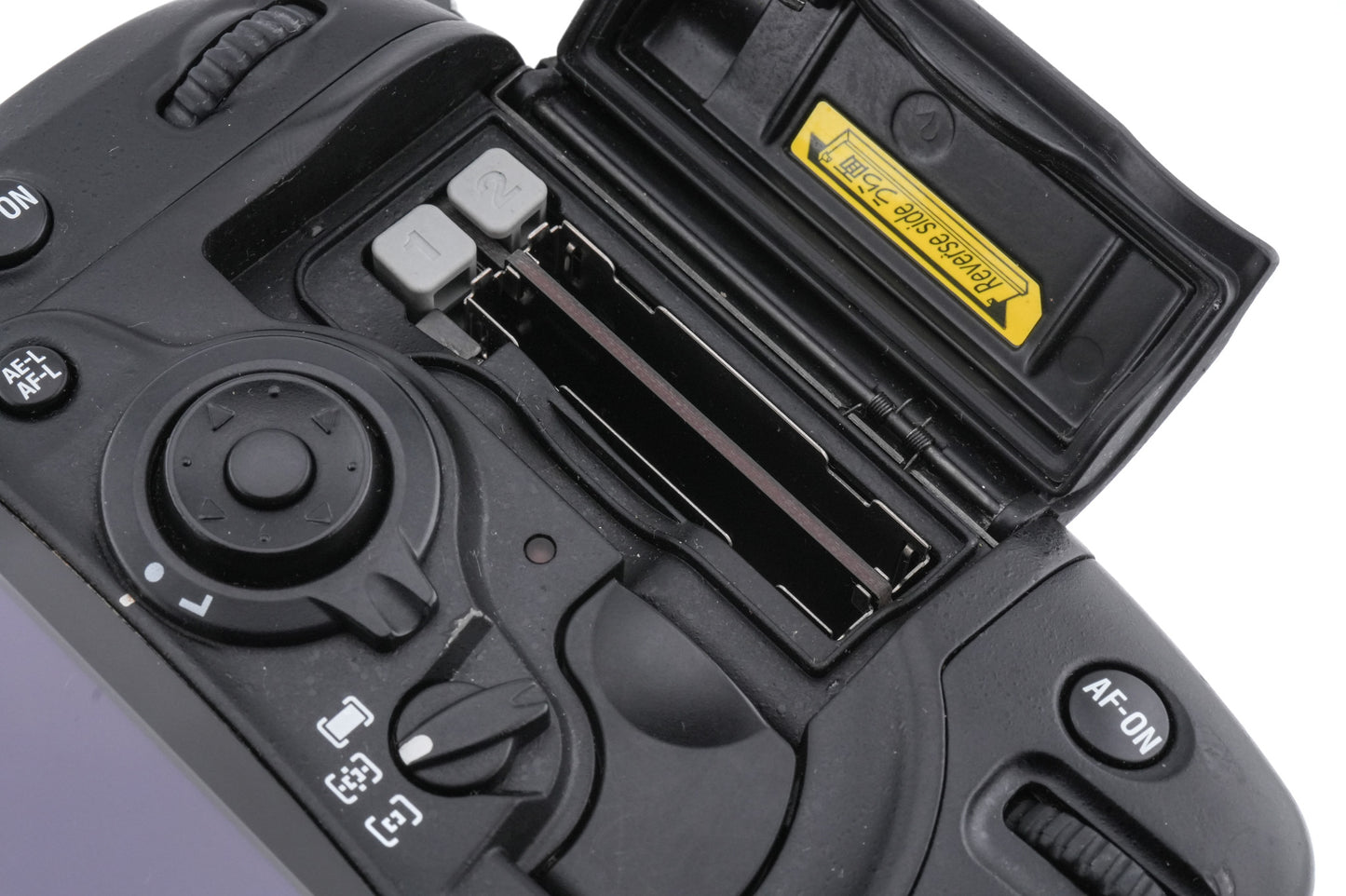 Nikon D3S + MH-22 Quick Charger