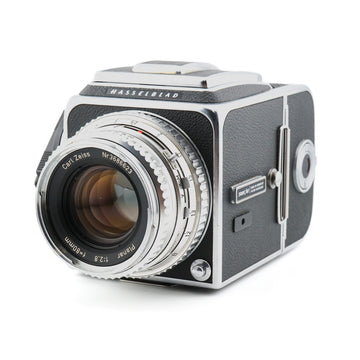 Hasselblad 500C/M + 80mm f2.8 Planar C + A12 Film Magazine (30074 Chrome) + Waist Level Finder (Old / 42021 Chrome)