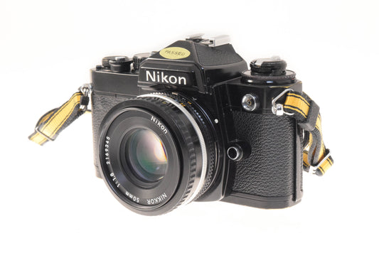 Nikon FE + 50mm f1.8 Nikkor AI-S (0.45m)
