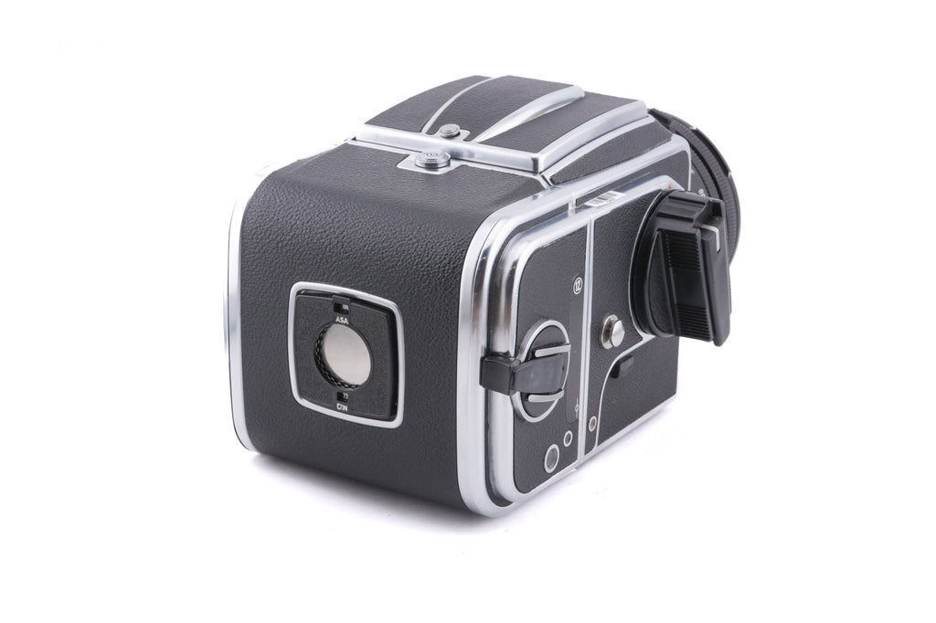 Hasselblad 500C/M (Silver, 10026) + 80mm f2.8 Planar T* CF (20029) + A12 Film Magazine (Silver, 30074) + Checked Focusing Screen with Central Grid (42250) + Waist Level Finder (Old / Silver, 42021)
