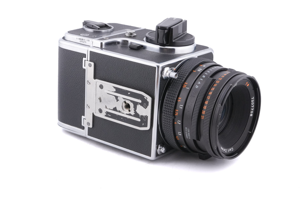 Hasselblad 500C/M (Silver, 10026) + 80mm f2.8 Planar T* CF (20029) + A12 Film Magazine (Silver, 30074) + Checked Focusing Screen with Central Grid (42250) + Waist Level Finder (Old / Silver, 42021)