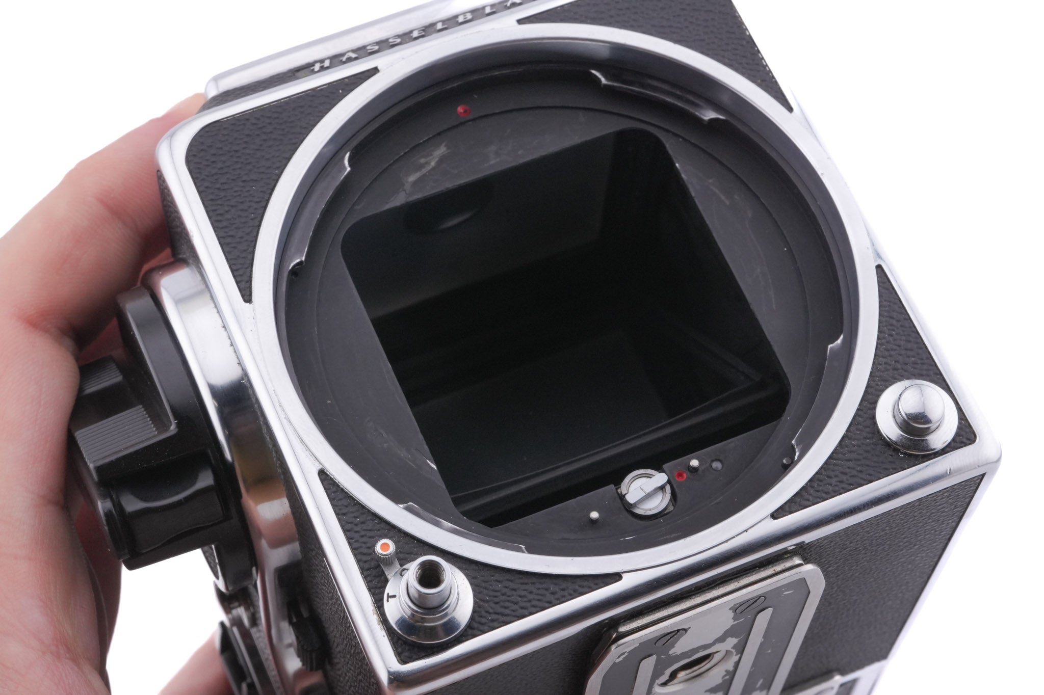 Hasselblad 500C/M (Silver, 10026) + 80mm f2.8 Planar T* CF (20029) + A12 Film Magazine (Silver, 30074) + Checked Focusing Screen with Central Grid (42250) + Waist Level Finder (Old / Silver, 42021)
