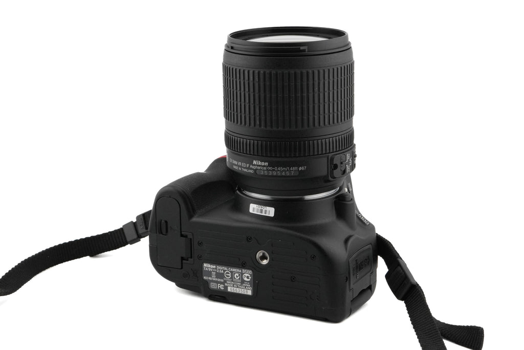 Nikon D5100 + 18-105mm f3.5-5.6 AF-S Nikkor G ED VR