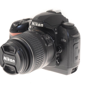 Nikon D70s + 18-55mm f3.5-5.6 AF-S Nikkor G ED II