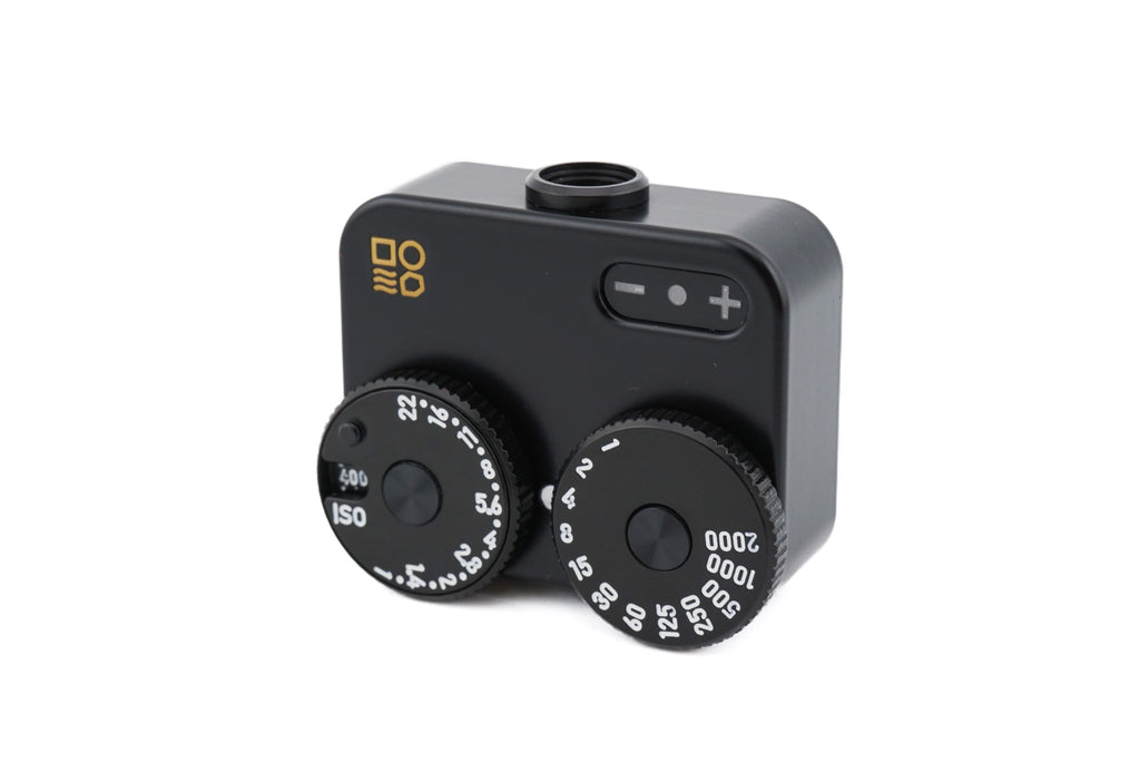 A black Doomo Meter D hot shoe light meter from the top with white background.