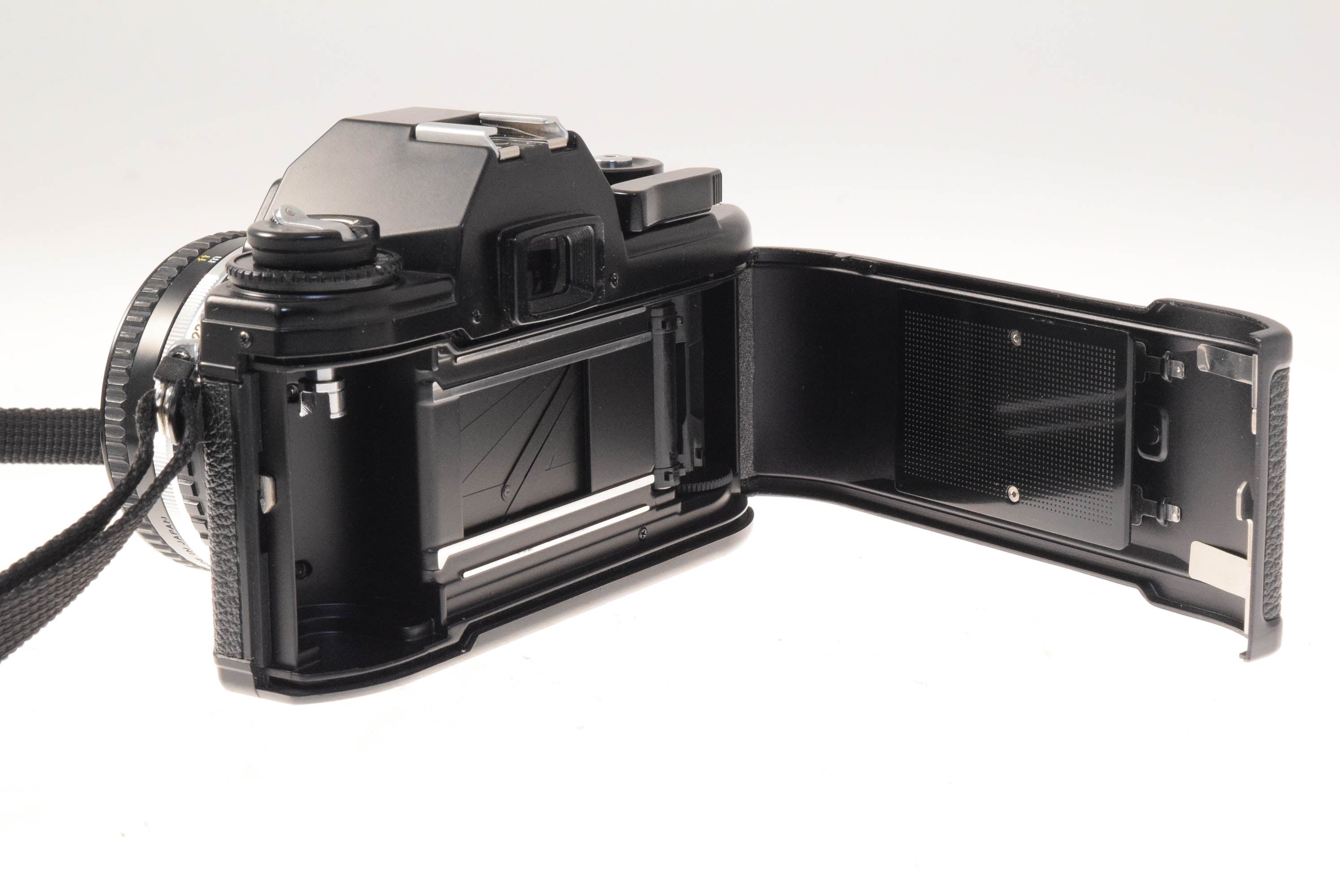 Nikon EM + 50mm f1.8 Series E – Kamerastore