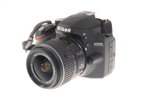 Nikon D3200 + 18-55mm f3.5-5.6 AF-S Nikkor G ED II